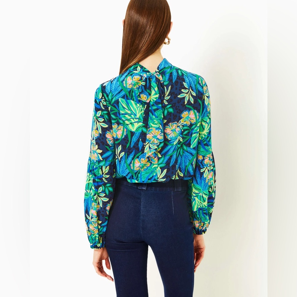 NWT Lilly Pulitzer
Witaker Printed Silk Mock Neck Long Sleeve Tie-Back Top - Picture 5 of 8